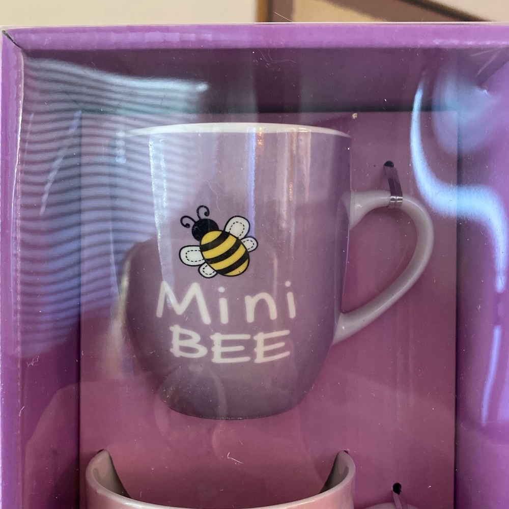NWT/NIP Ceramic Mug Set - Picture 2 of 3